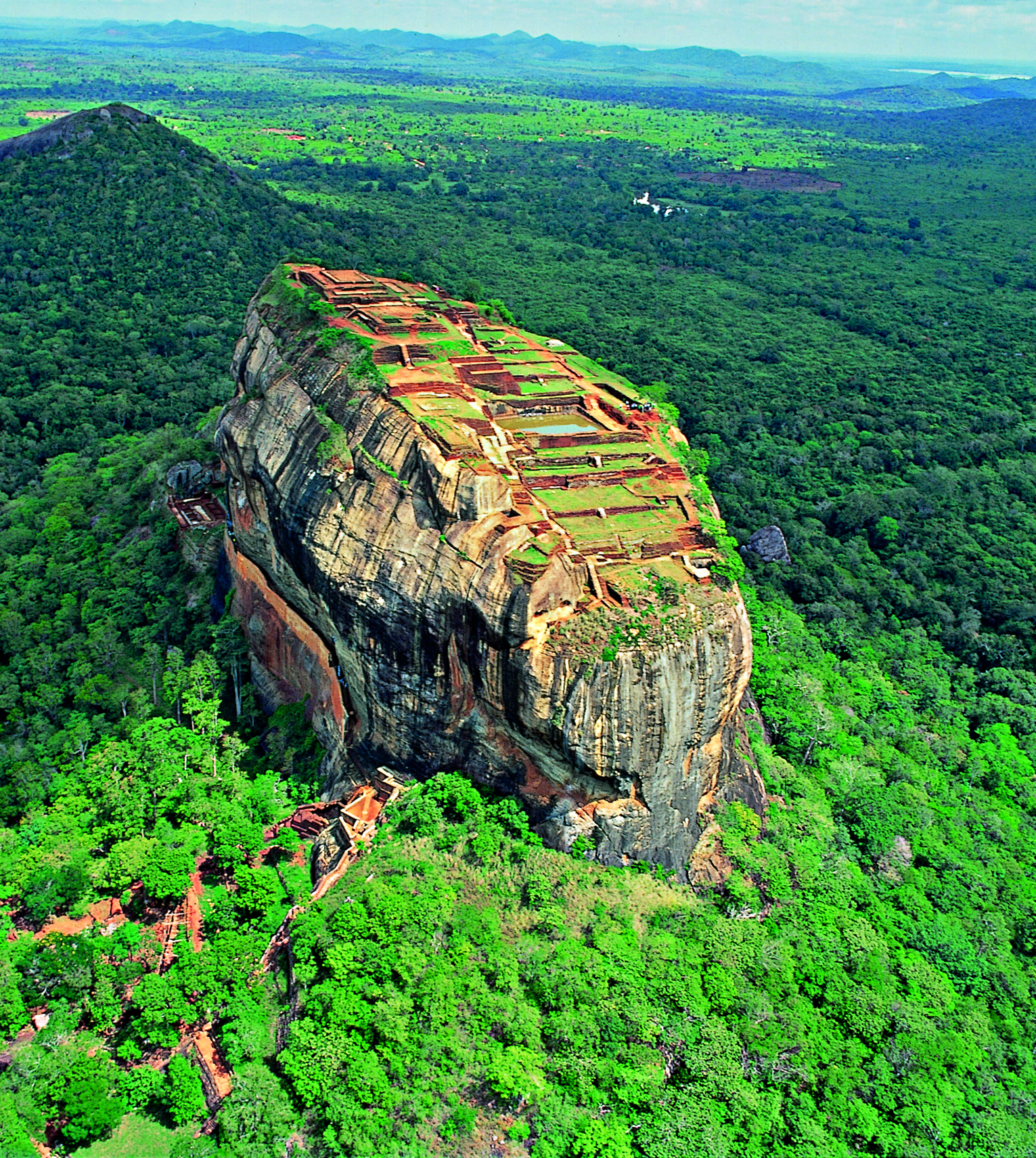 HE 055 Sigiriya Rock 02.jpg