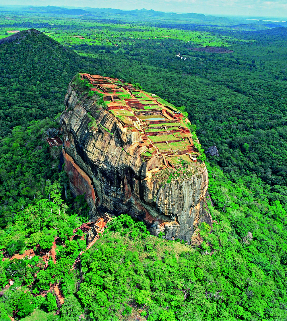 HE 055 Sigiriya Rock 02.jpg