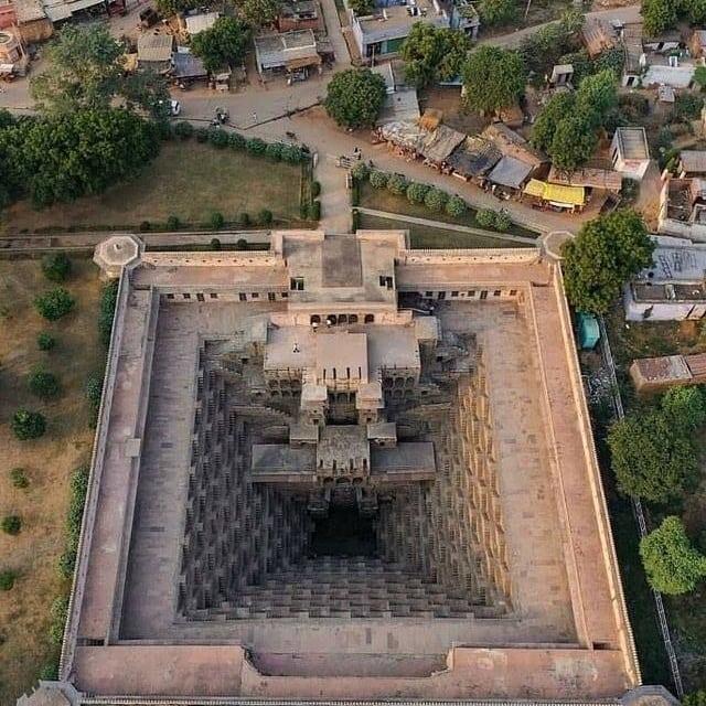 An aerial view of Chand Baori. It was built during the 8th and 9th centuries and has 3,500 narrow steps arranged in perfect symmetry, which descend 20m to the bottom of the well⠀
.⠀
Centuries ago, the stepwells were built in the arid zones of Rajasth