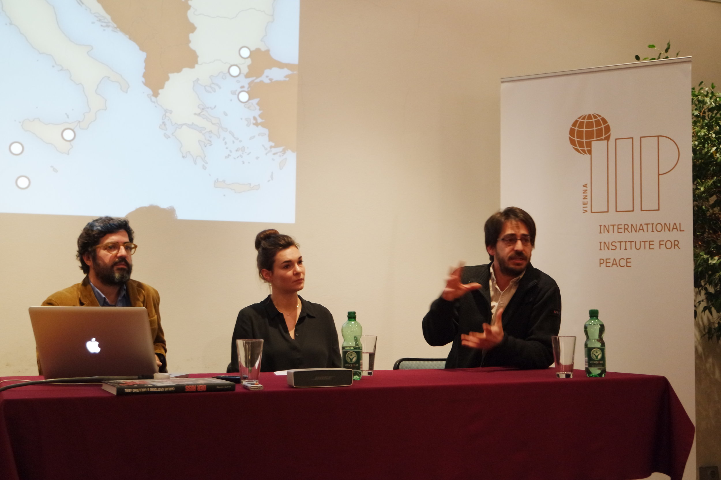 The Crack - Book Presentation and Talk with Guillermo Abril and Carlos Spottorno 🎬