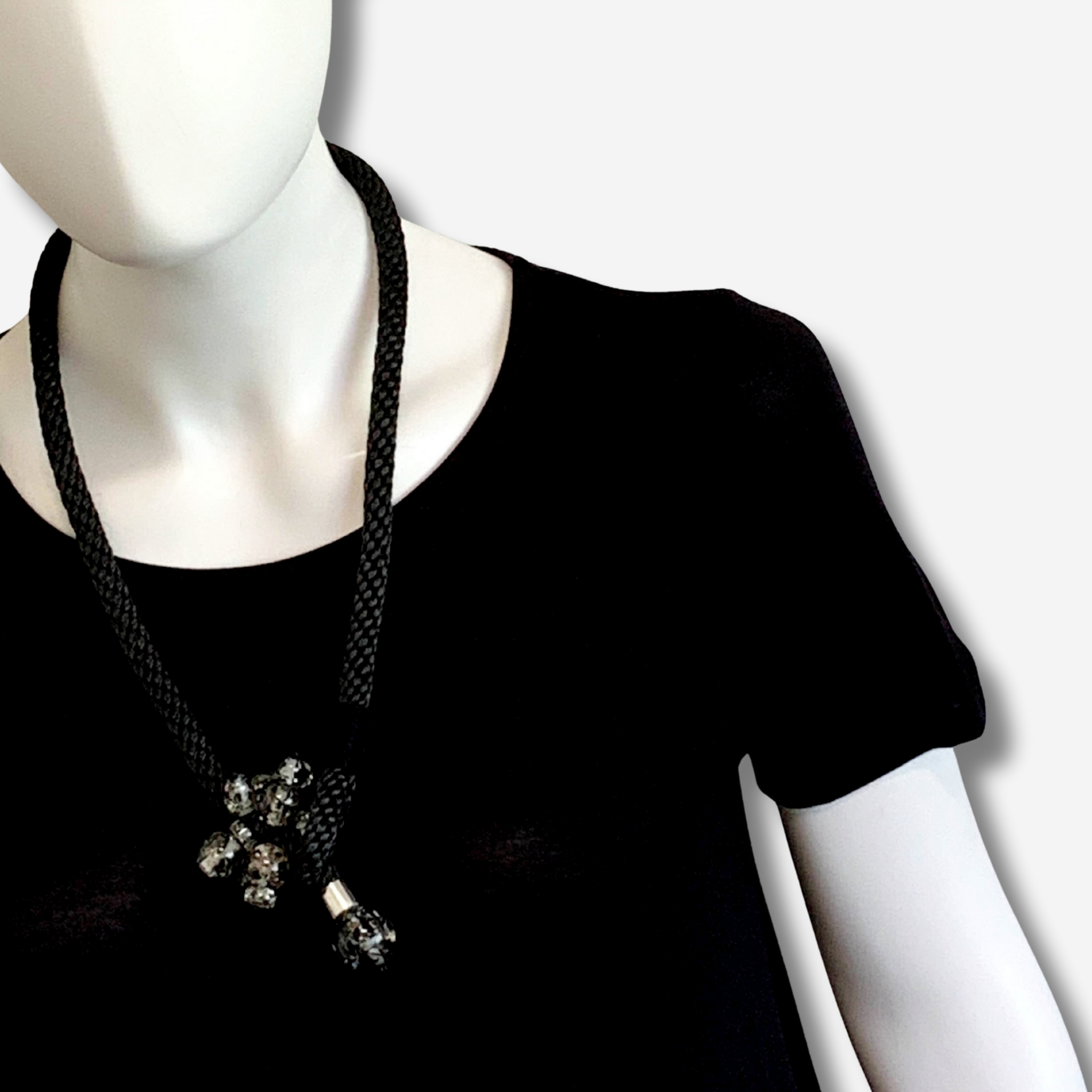 W-J508 AZRIEL IMAGE 4.png