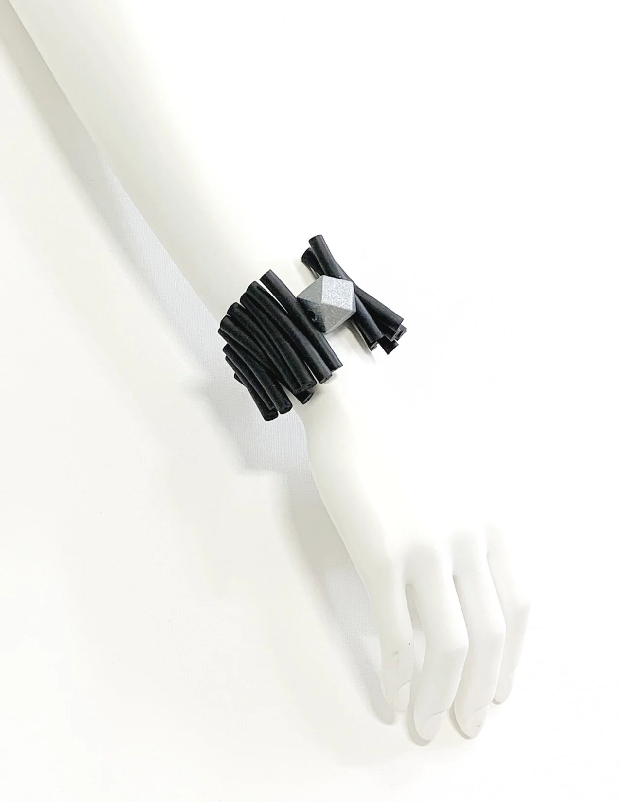 'IZANDA' RUBBER WRISTLET