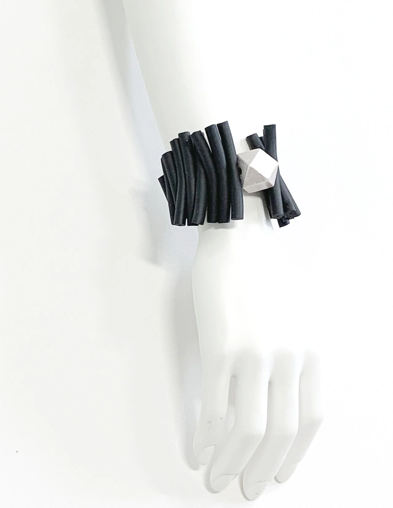 'IZANDA' RUBBER WRISTLET