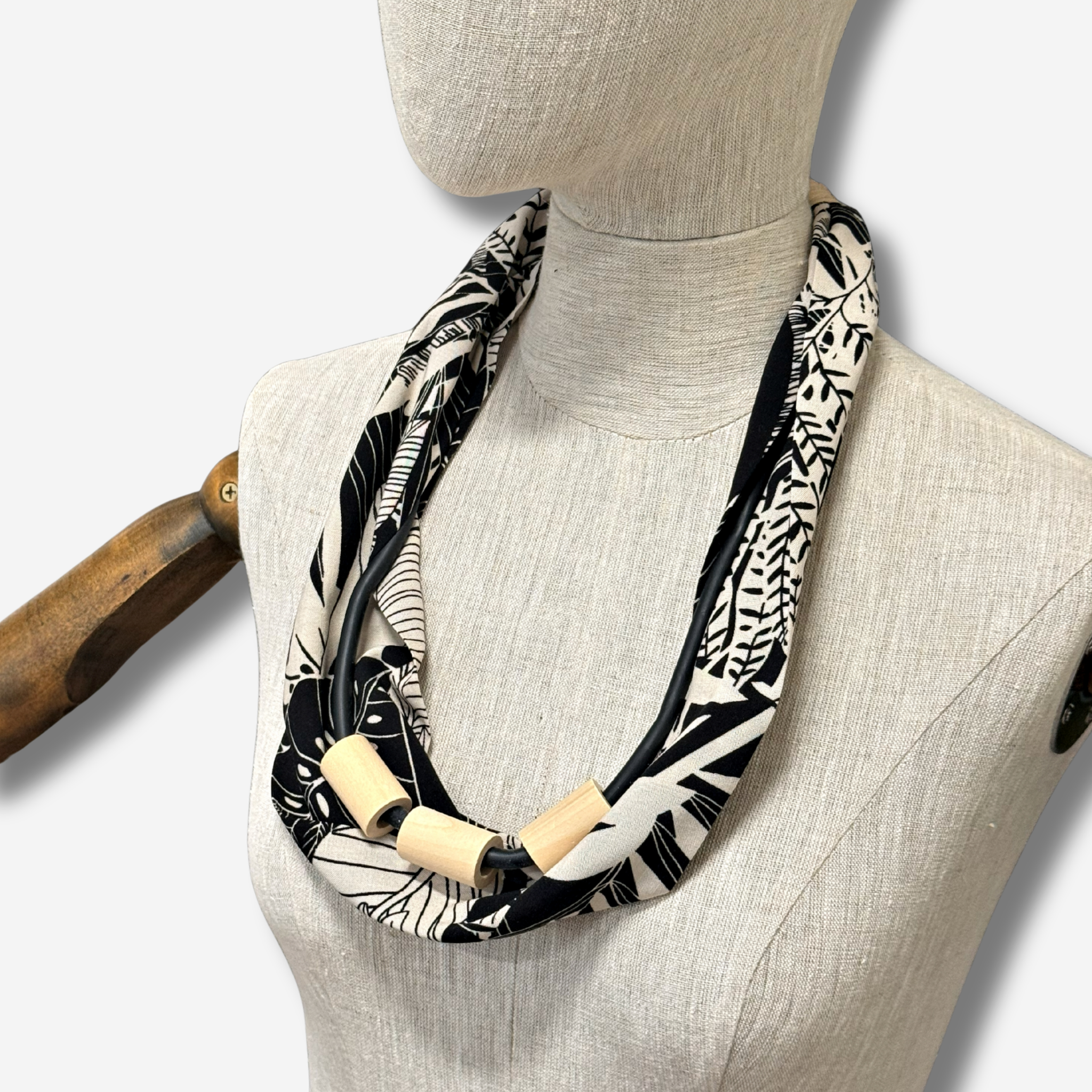 W- S SCARFETTE LEAF PRINT NEUTRAL 4.png