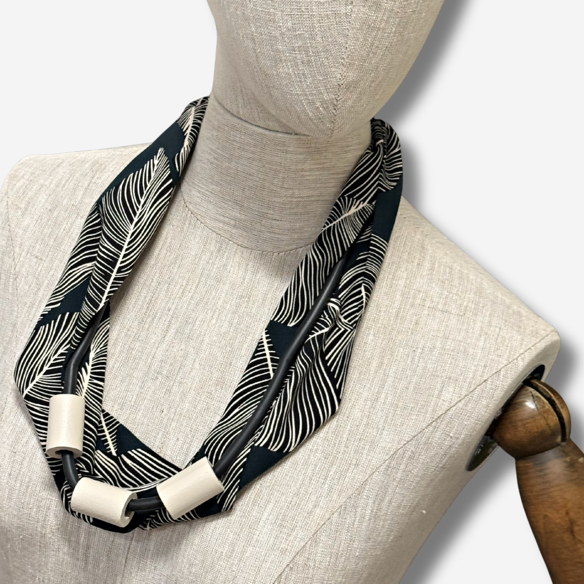 W- S SCARFETTE LEAF 7.png