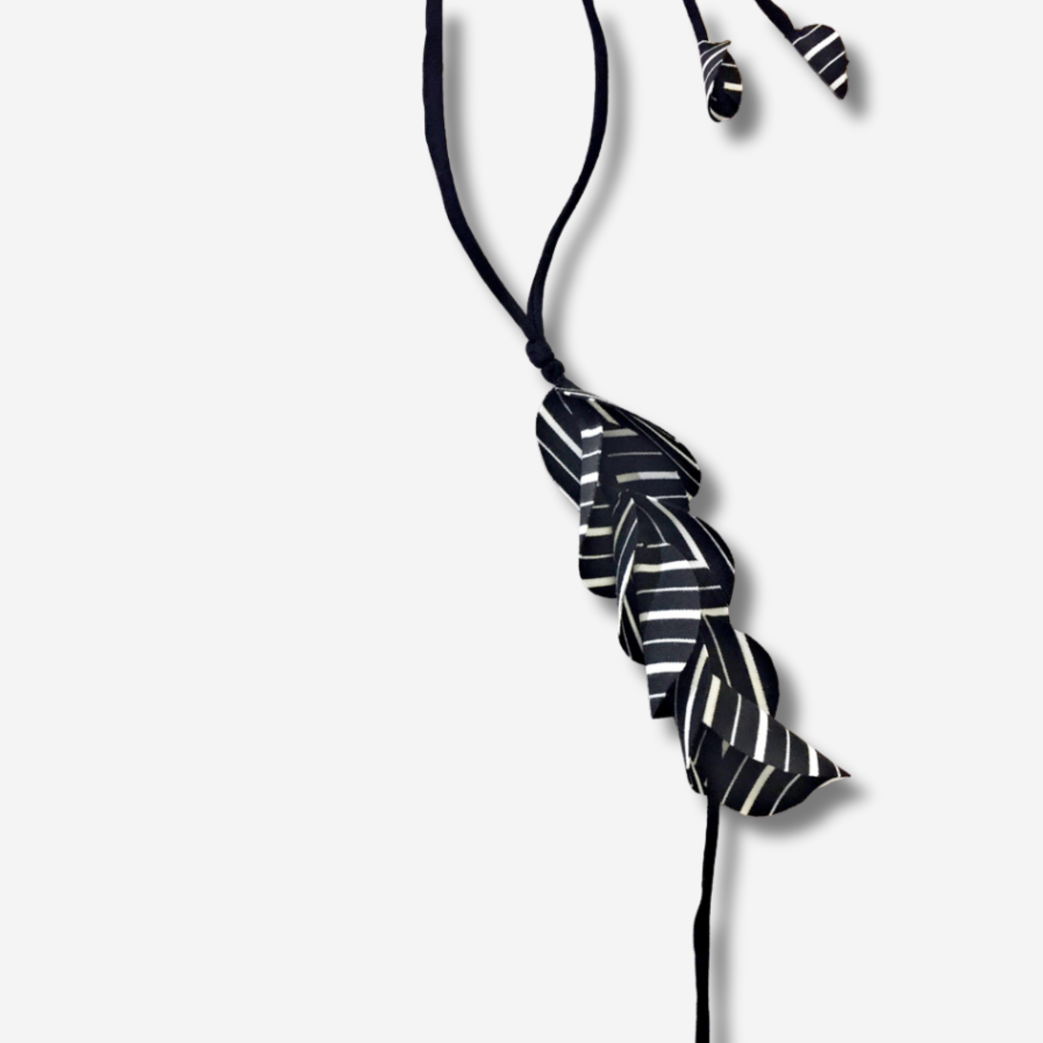 'SUELITTA' NECKPIECE