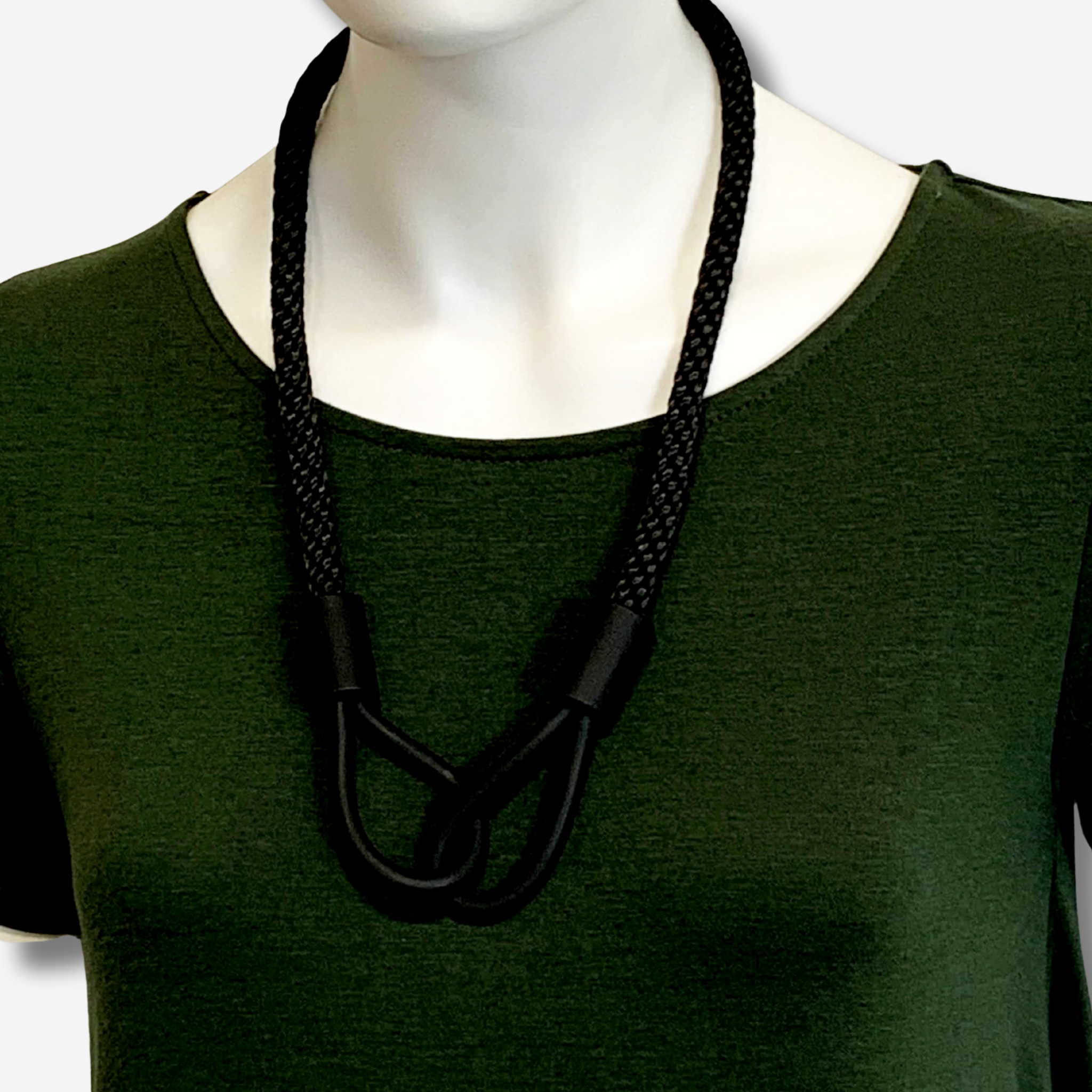 W-J687 ONYX IMAGE 3.png