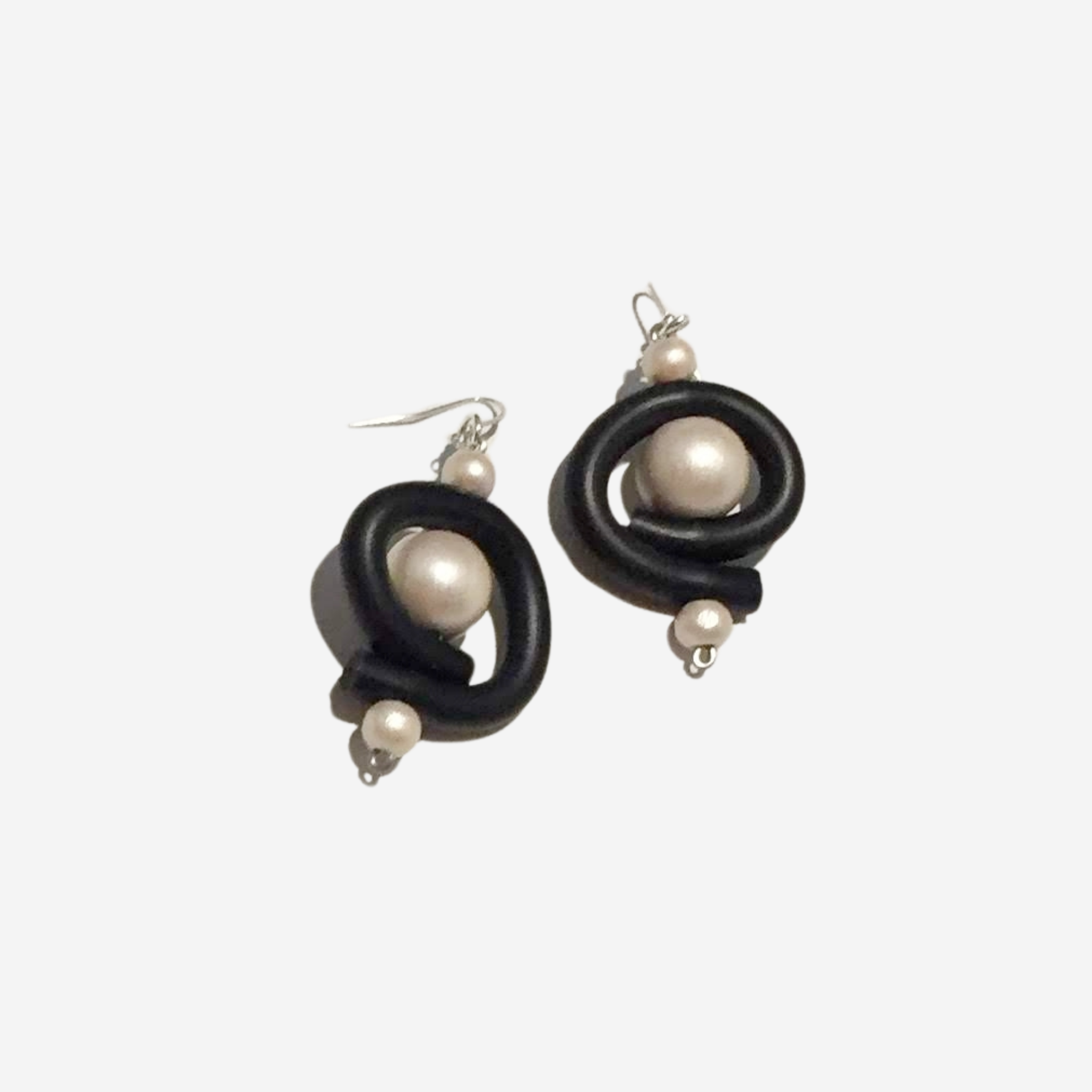 'ROKINSA' DROP EARRING