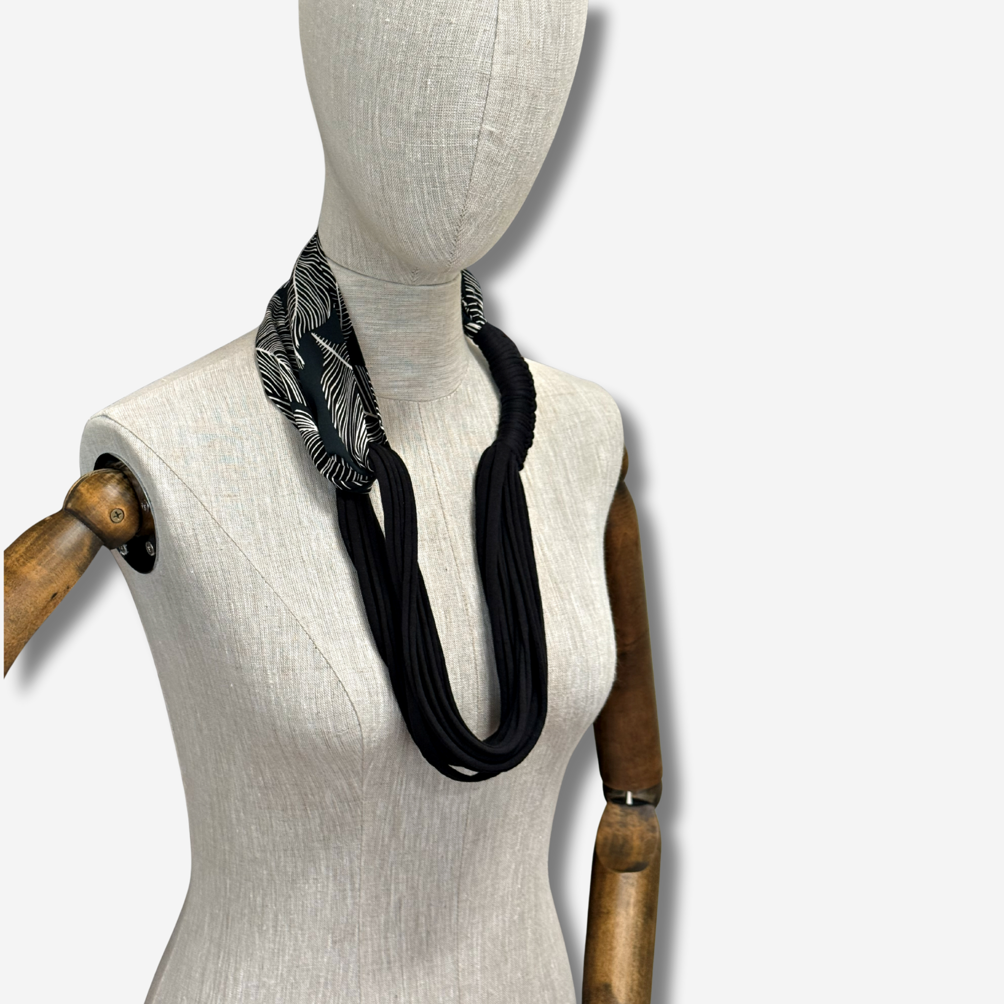 W-S SCARFETTE LEAF BLACK 6.png