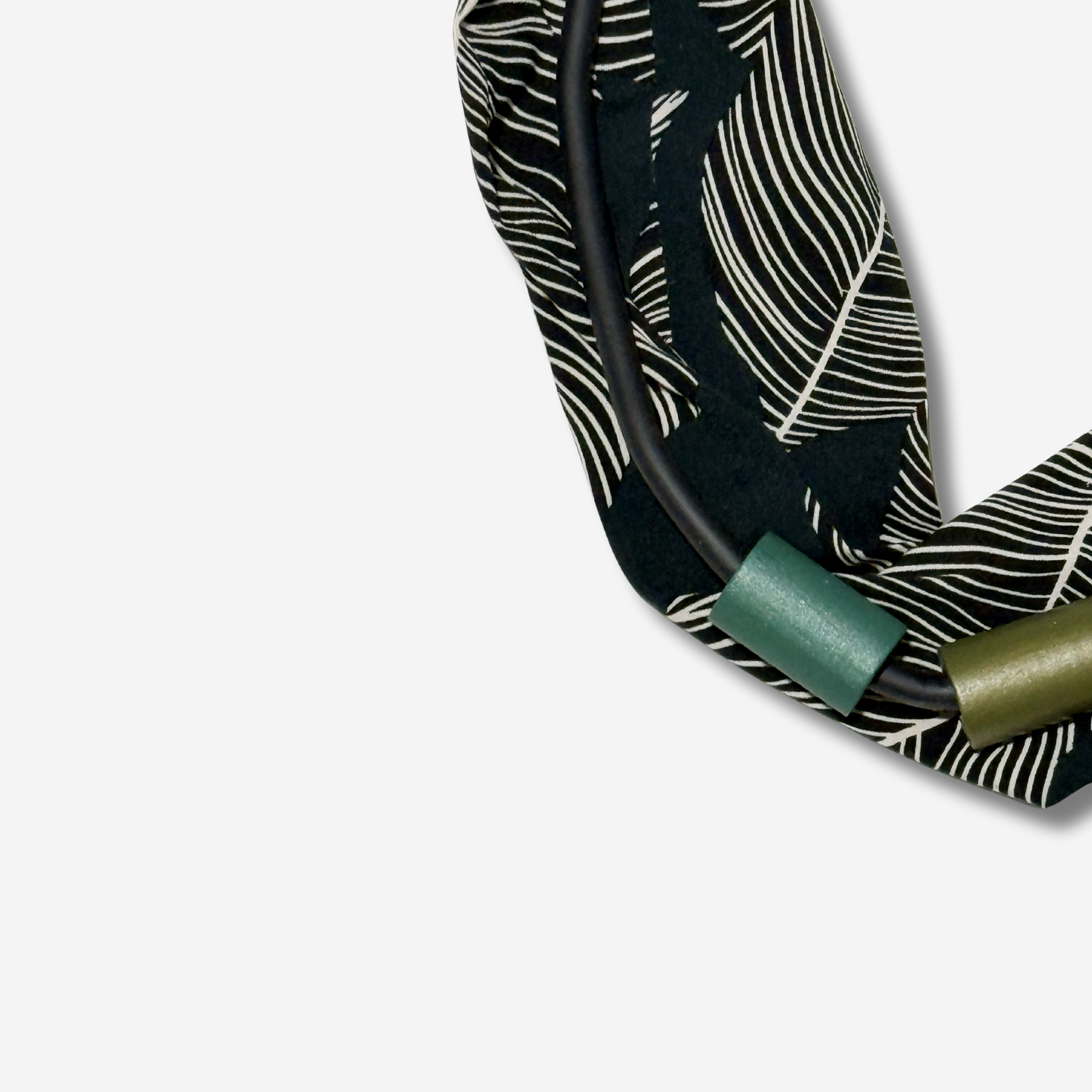 W- S SCARFETTE LEAF 1.png