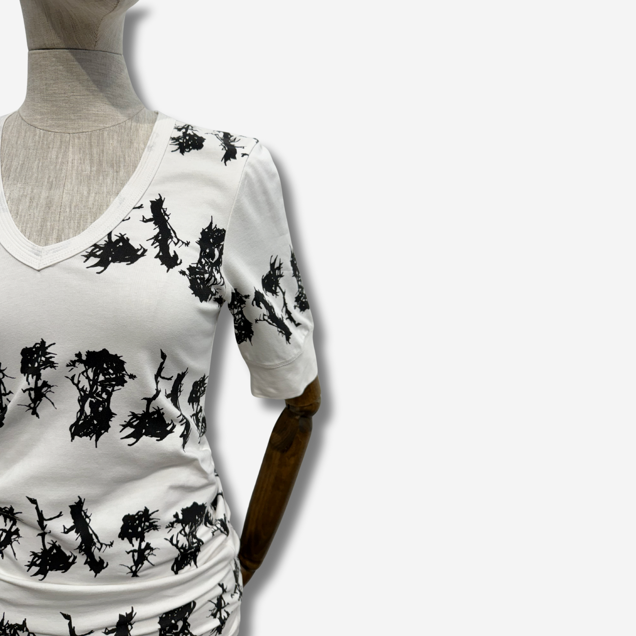 W-A PRINT V NECK TOP 5.png