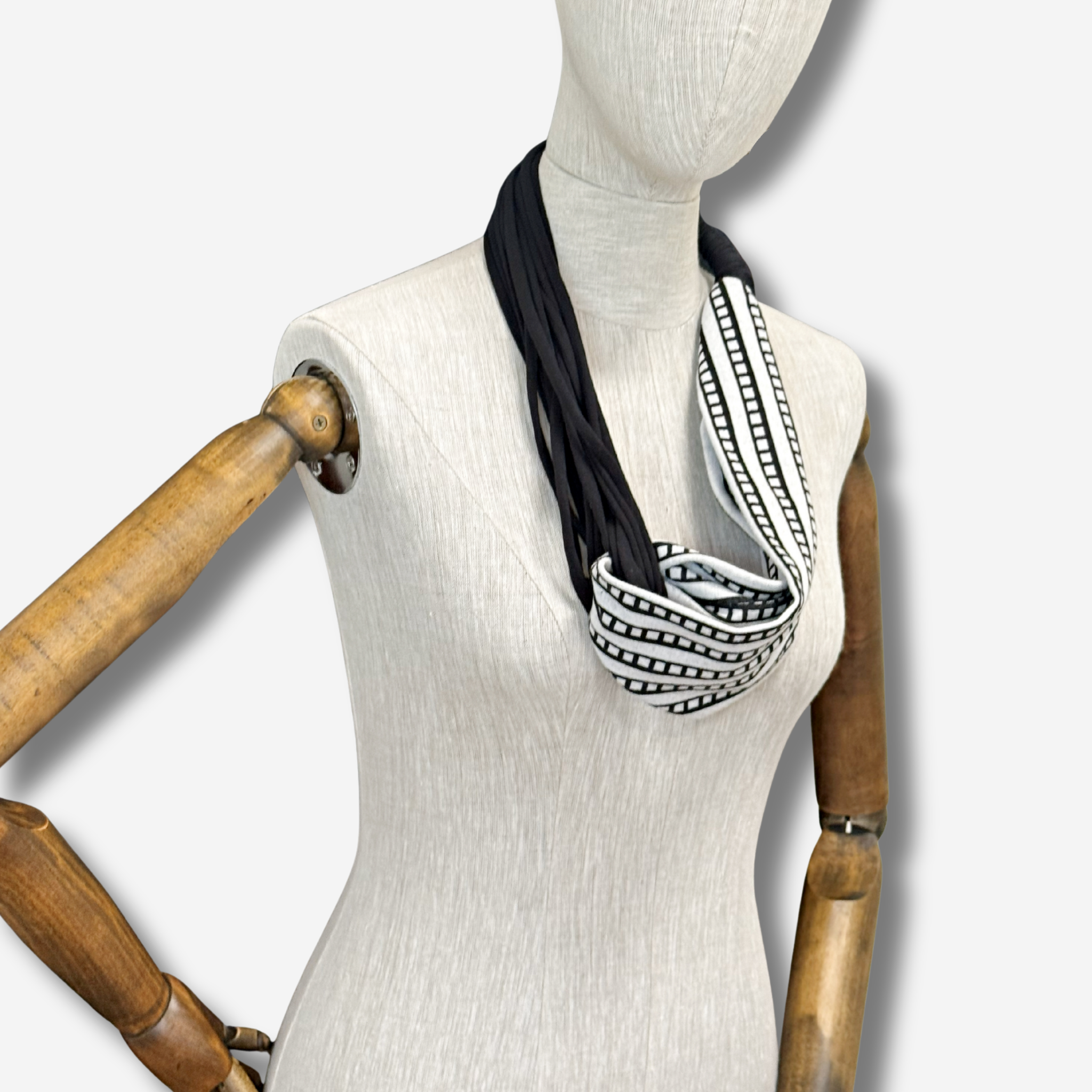 W-S SCARFETTE SPLICED LINEAR 6.png