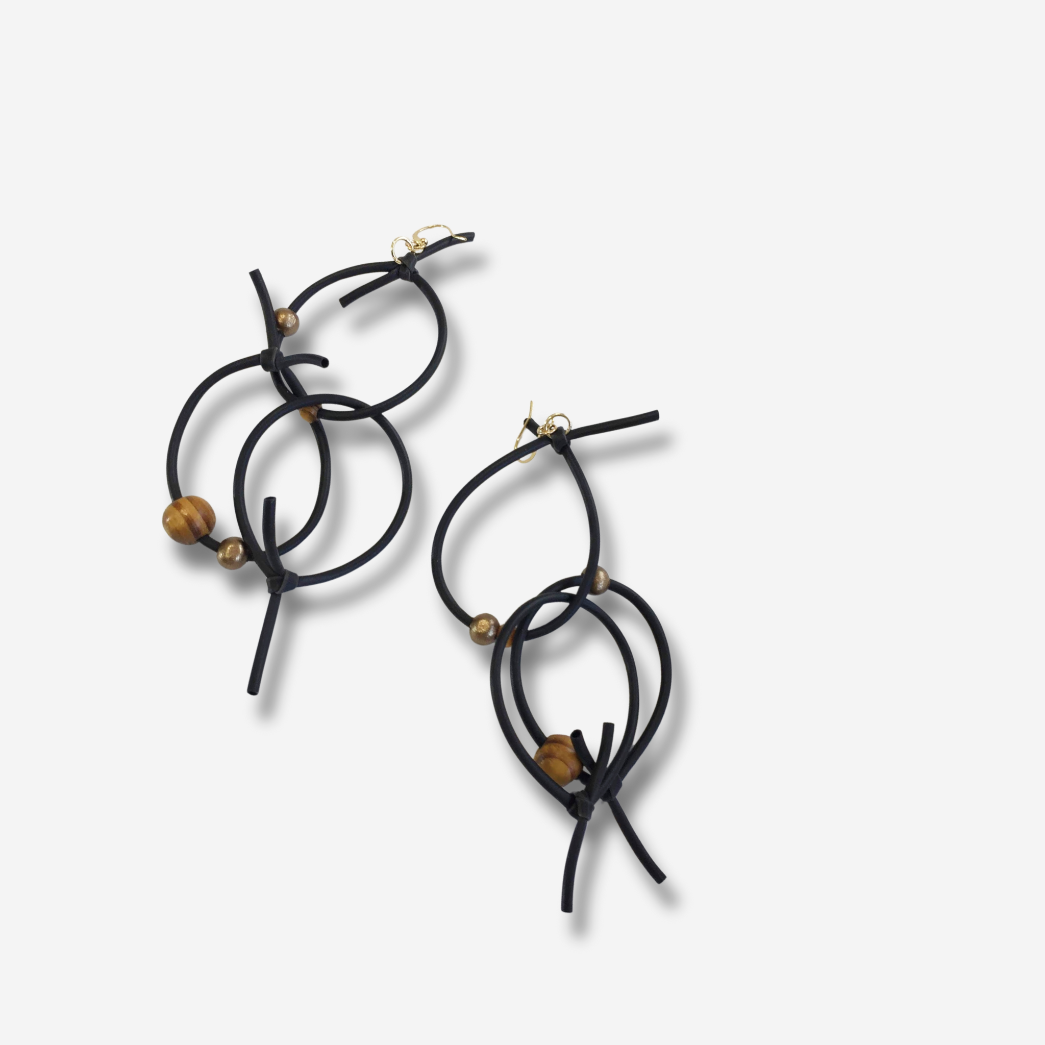 'ISSARIA' DROP EARRING