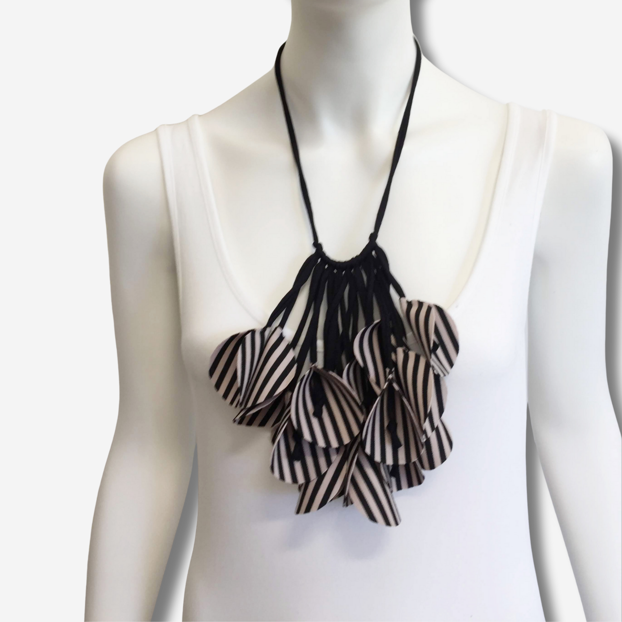 W-J329 CABARET IMAGE 1.png