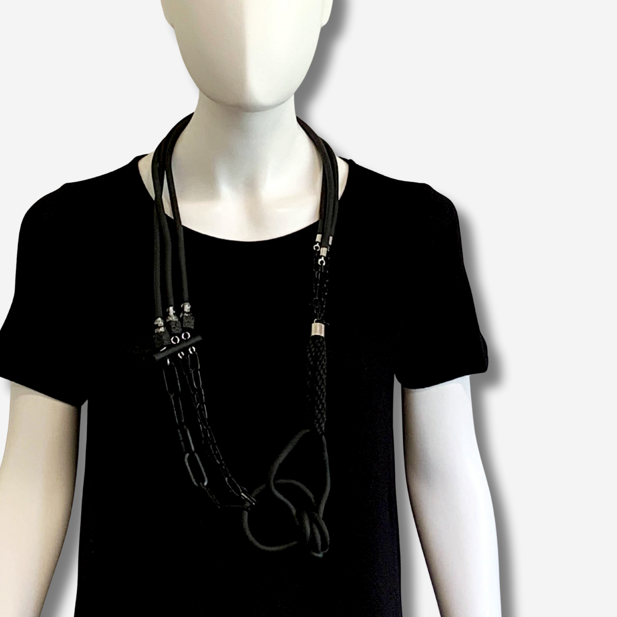 W-J775 AZRIEL IMAGE 4.png