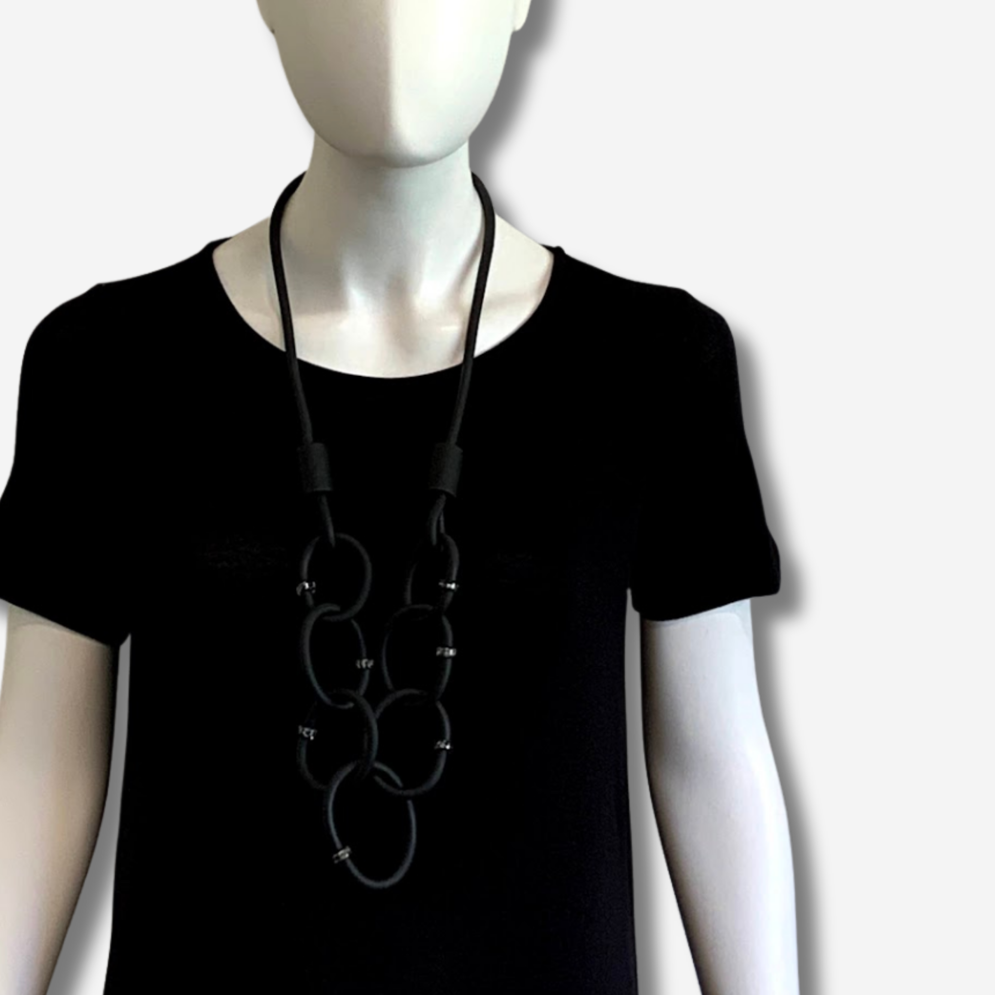 W-J614 AZRIEL IMAGE 4.png