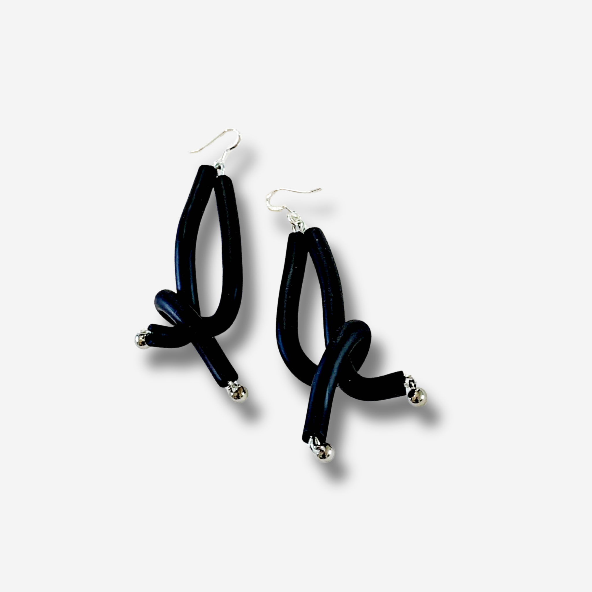 'MAEVE' CURVED RUBBER DROP EARRING