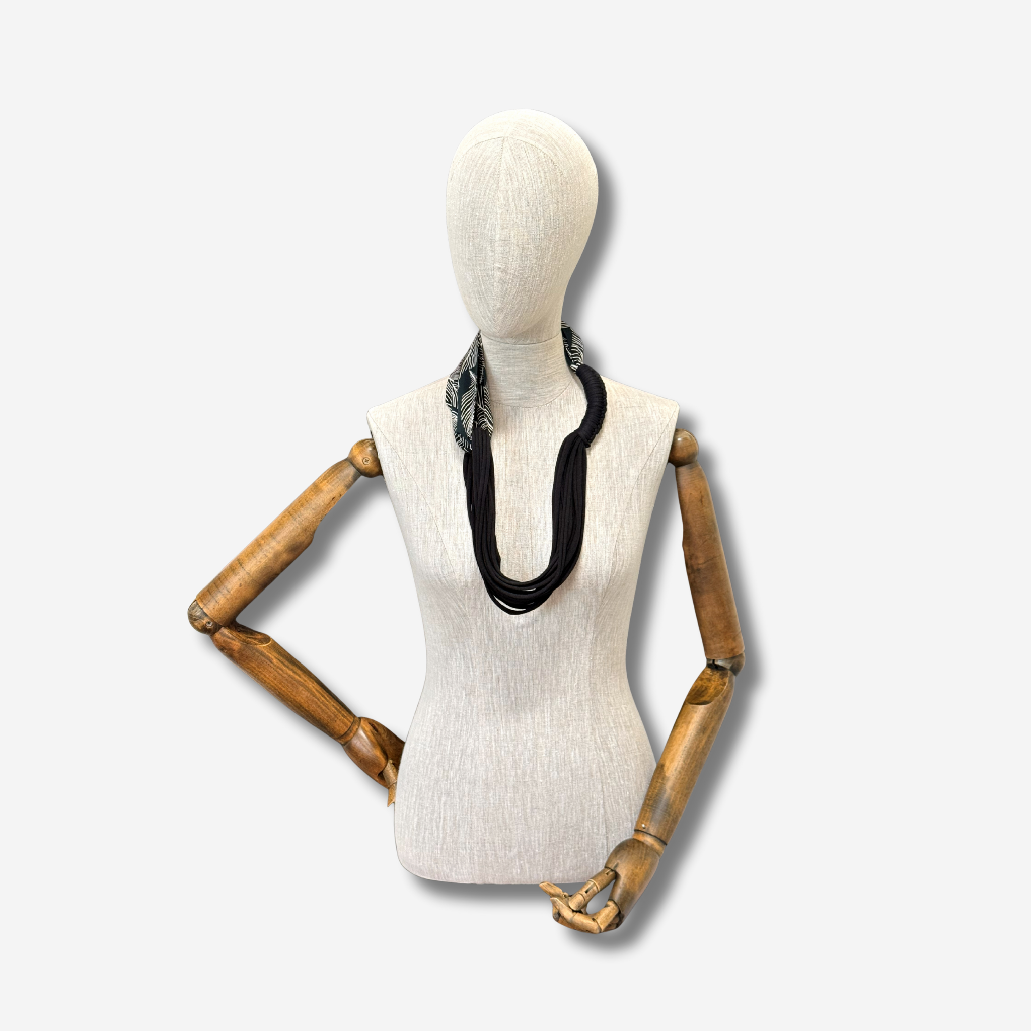 W-S SCARFETTE LEAF BLACK 4.png