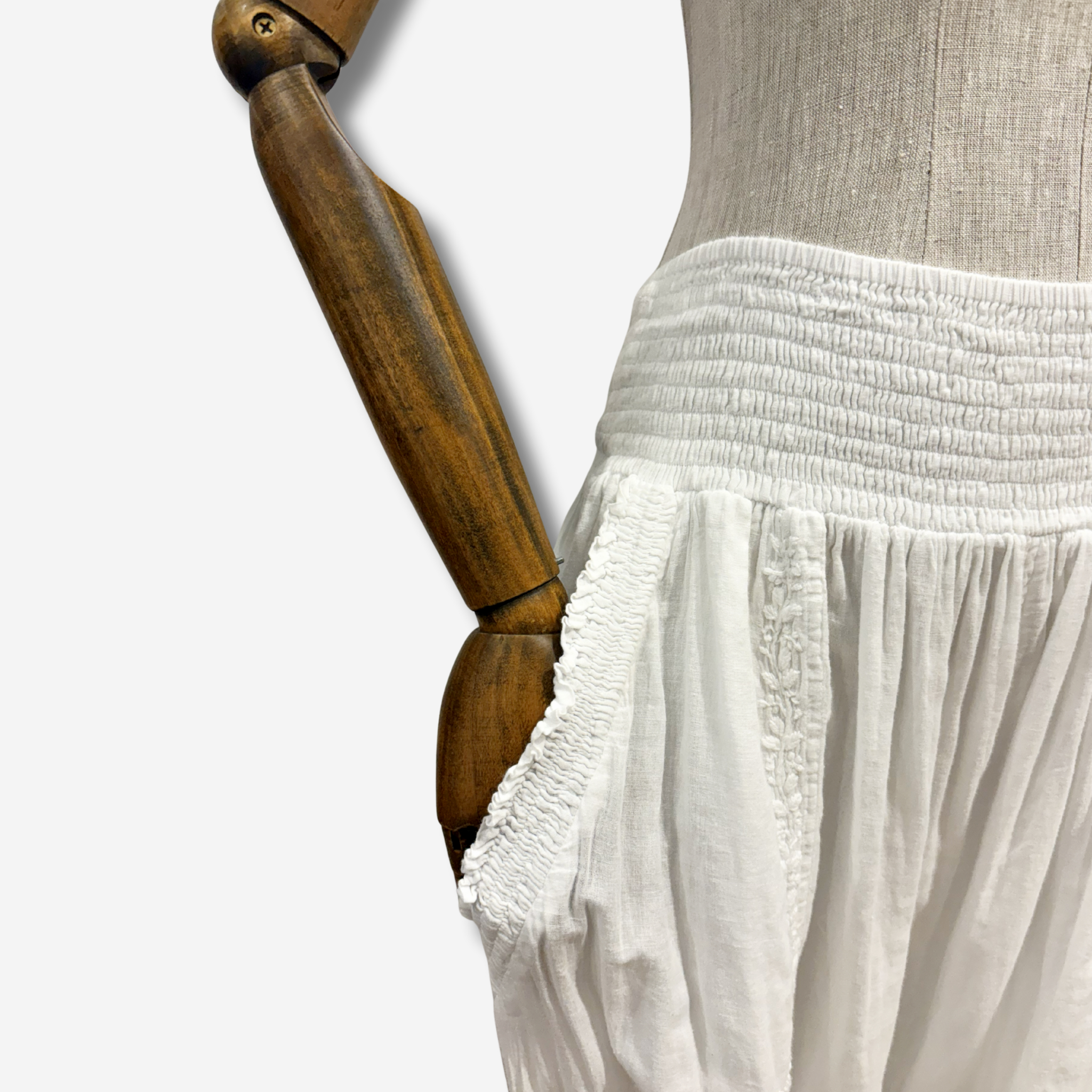 W-A WHITE PANT 4.png