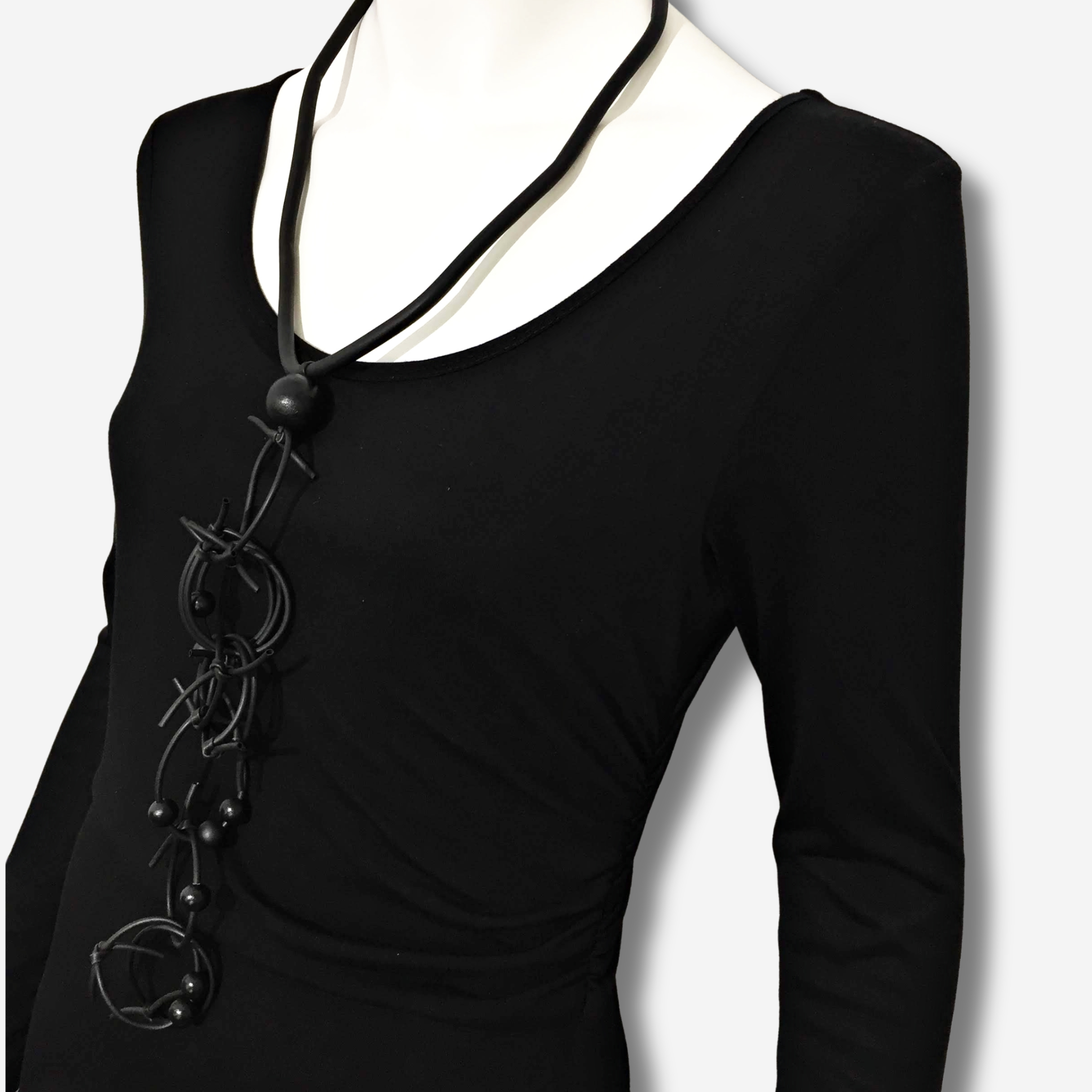 W-J DUA Y NECK 6.png