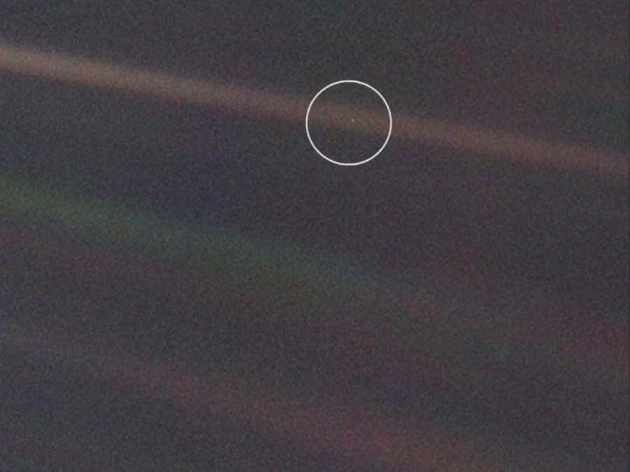 Pale blue dot.jpg