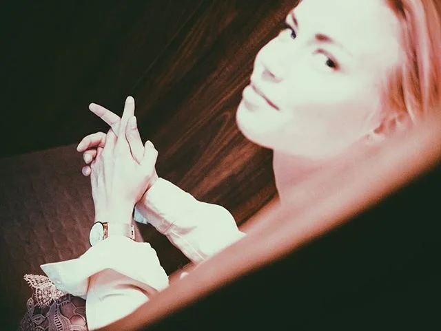 Bianco Rose &bull; 2019 &bull; Nunc
I want to tell you no matter where you journey, no matter what the landscape appears to be, you are being held, you are being loved, you are exactly where you need to be.
- Sarah Blondin
Time is now. Be present.
&bull;
#nunc #nunclife #now #timeisnow