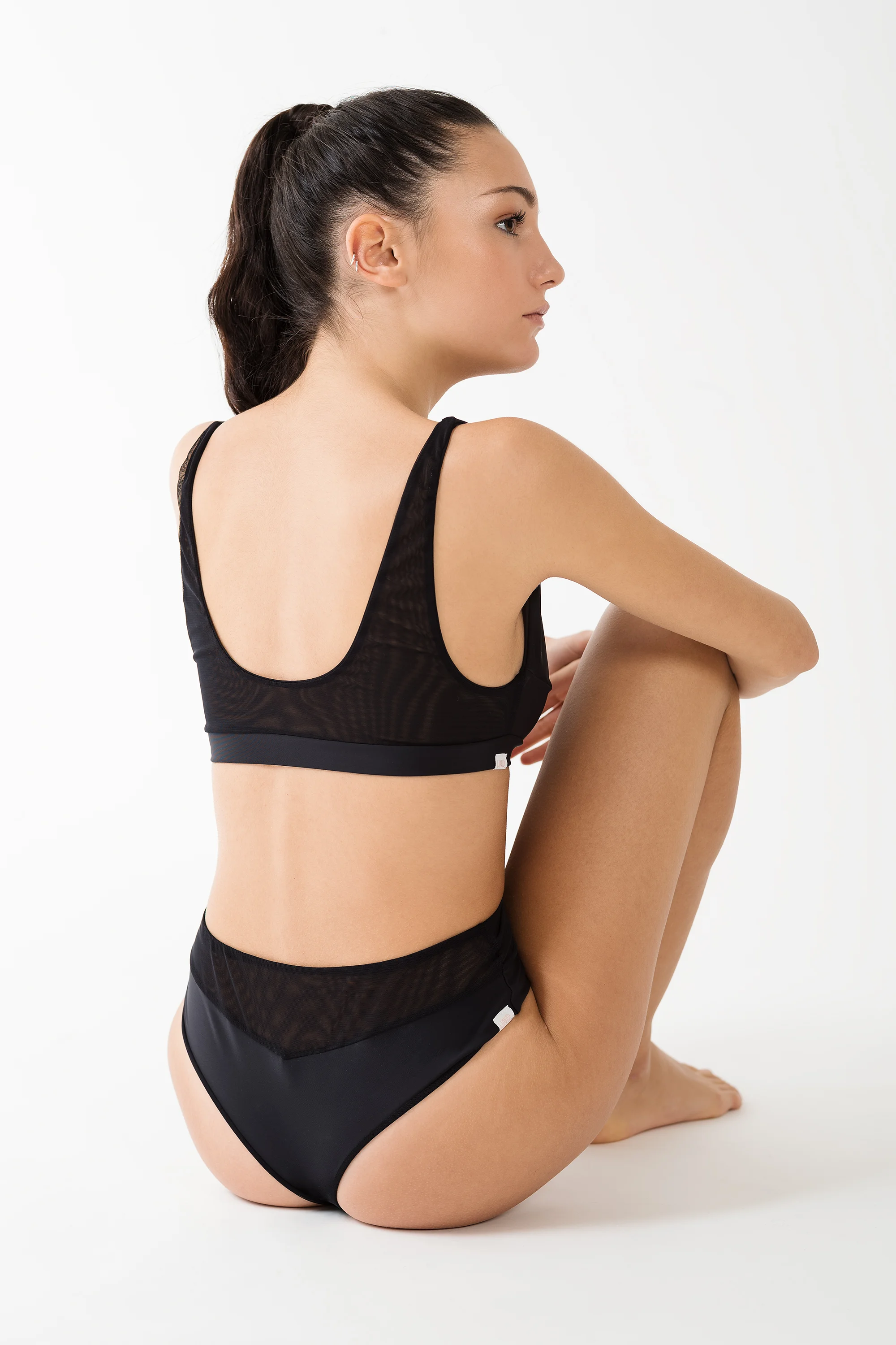 Punky black- UND SWIMWEAR SS18 retro.jpg