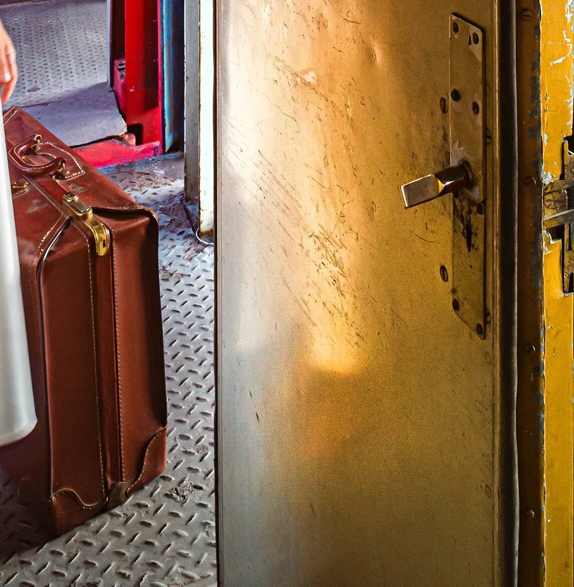 The detail of the Untilted. Where we go, and the unknown of the journey that we choose. We take the chance, the risk that comes with it, living on the edge with hope of the destiny to play in our favor &hellip; 
.
.
#rebekunstphoto #rebeccauliczka 
.