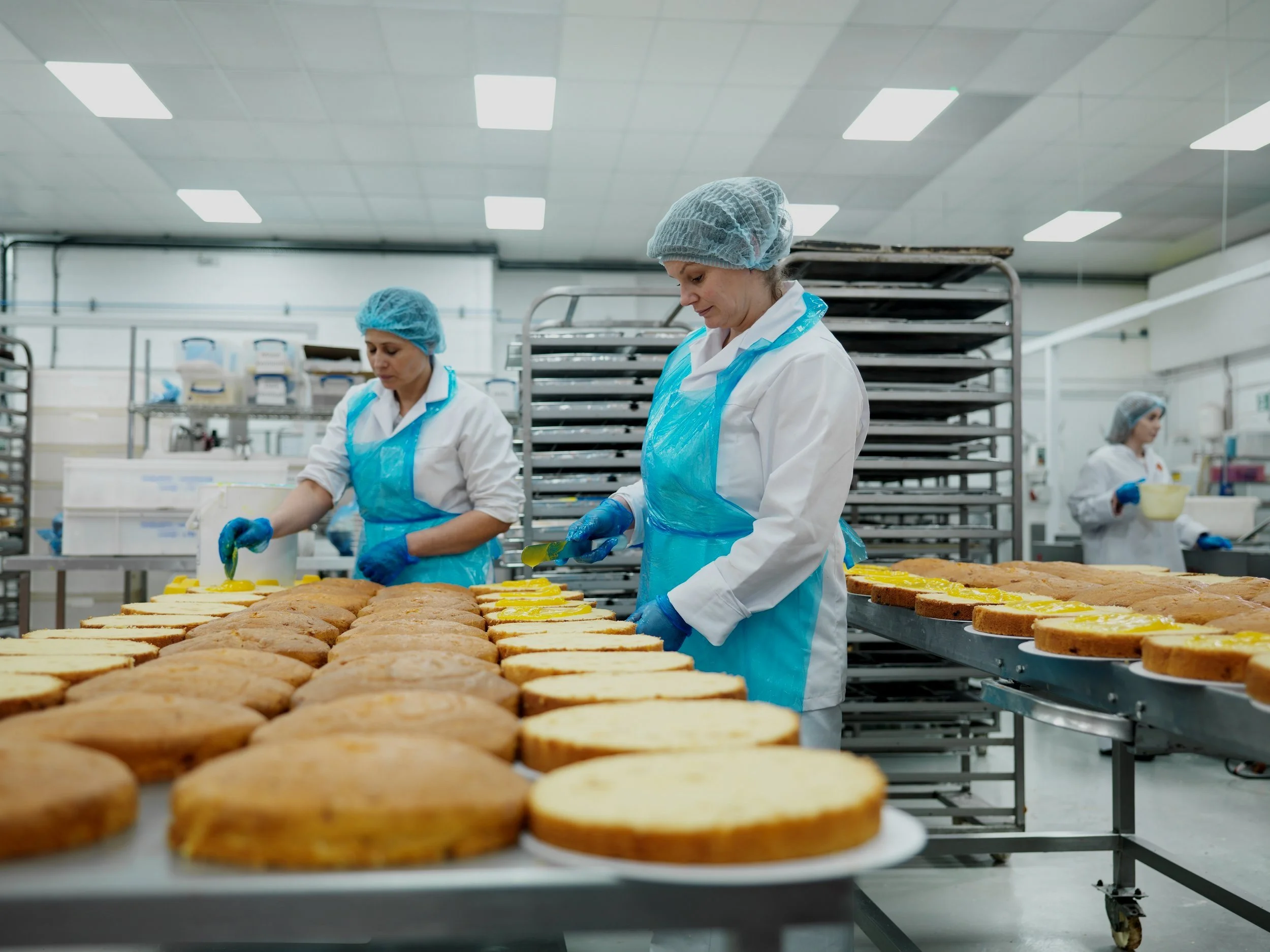 How are cakes produced commercially?