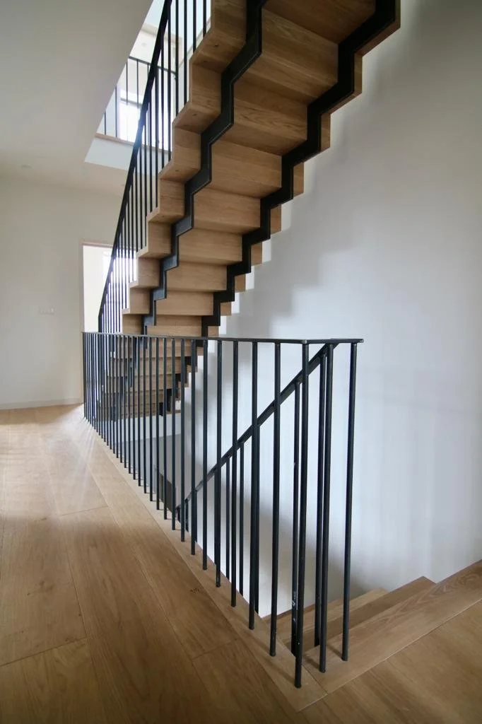 Bespoke-Stairs-bristol-custom-made.JPG