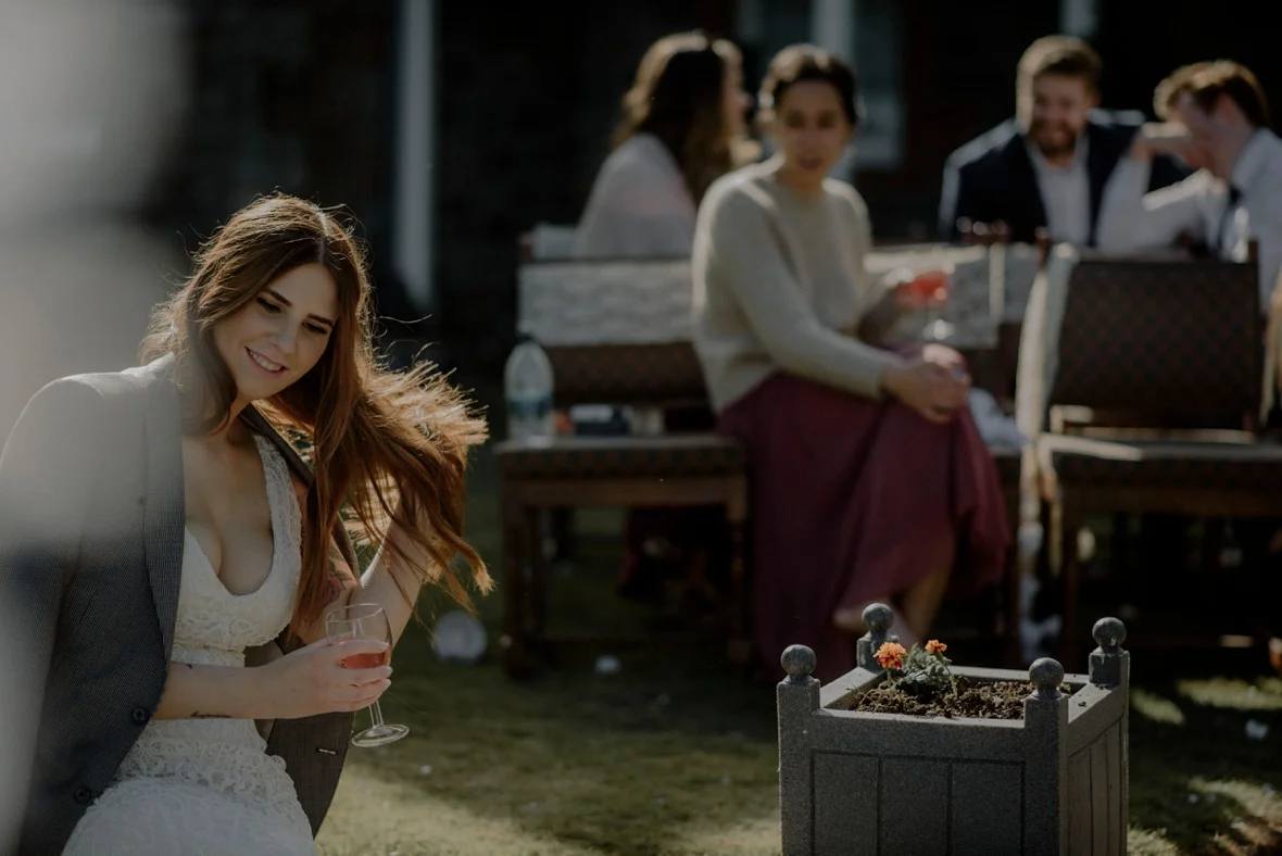 bride is flicking hair
