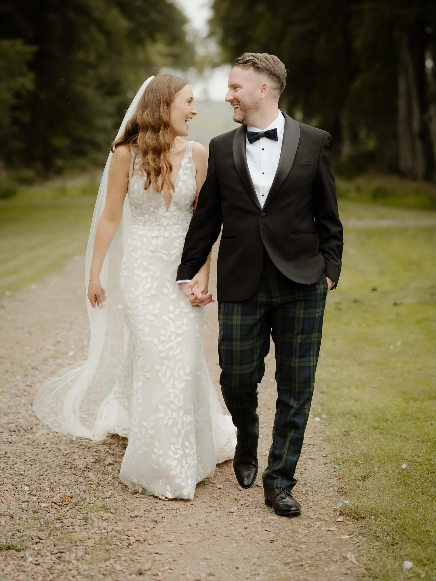 Cheers to forever for Anna and Richard 🎉 

#wedderliehouse #weddingphotographerscotland #weddingphotography #scottishwedding #scottishweddings #scottishborderswedding #weddingphotographyedinburgh