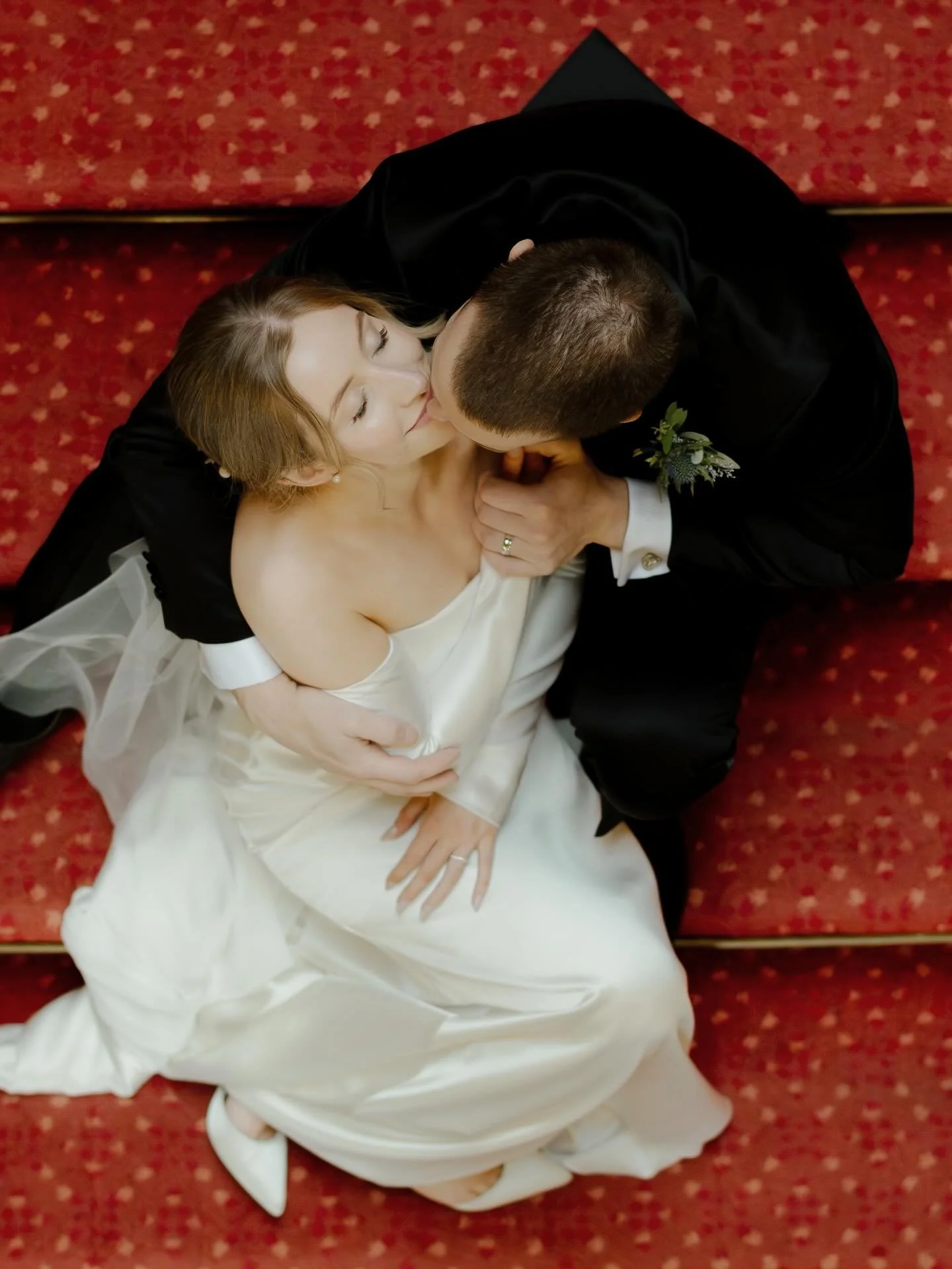 Fiona and Ben on the red carpet. Their very own premiere of forever ❤️&zwj;🔥

#edinburghweddingphotographer #edinburghwedding #edinburghweddingvenue #scotlandwedding #scotlandweddingvenue #scotlandweddingphotography #royalcollegeofphysicians