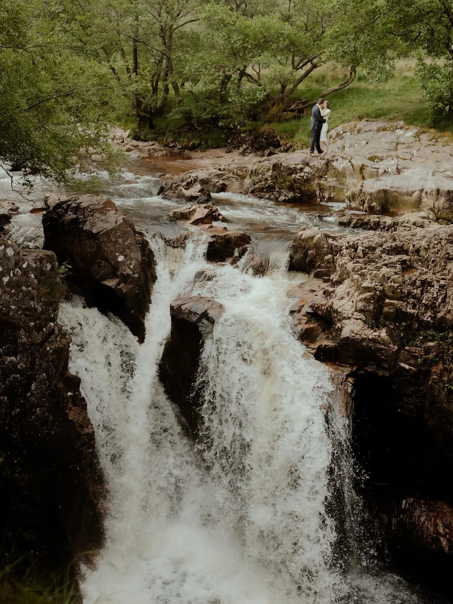 Scotland truly has the best backdrop for wedding photos. Effortlessly iconic and beautifully untamed can&rsquo;t be matched in its charm. 

#scotland #scottishlandscape #scotlandweddingphotographer #scottishhighlands #elopetoscotland