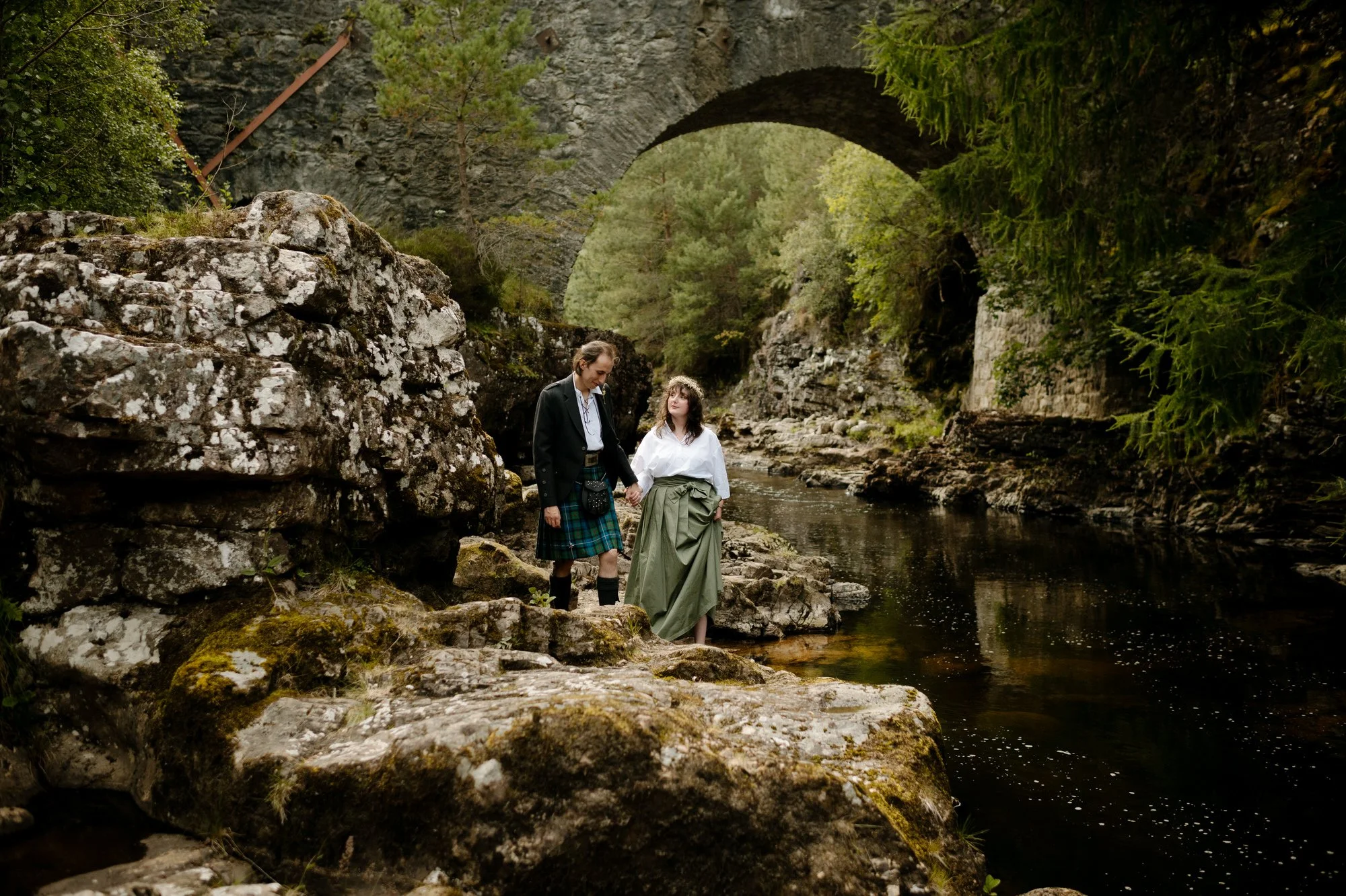 outdoorsy couple wedding