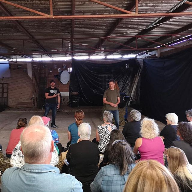 @raphaelmacek and @timflachphotography setting the studio for an amazing day at this Equine Workshop in Mexico!!! ______________________________________ 
www.raphaelmacekworkshops.com 
workshop@raphaelmacek.com 
______________________________________
