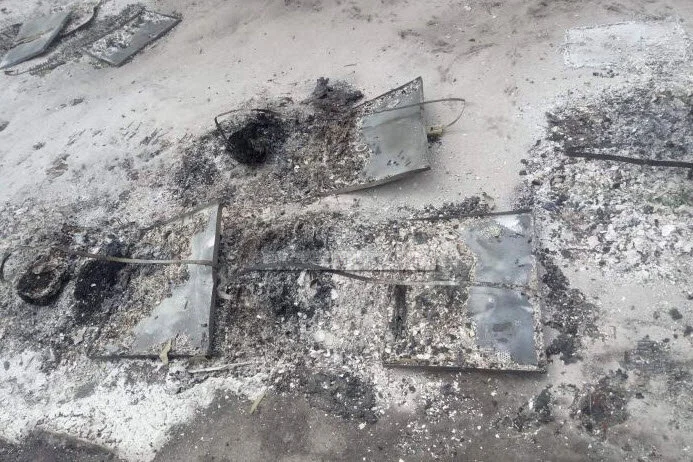PHOTO:  Little remains of some of Peter Matthison's beehives that were in the path of a fire burning on the mid-north coast of NSW. (Supplied: Aspen Charlesworth)