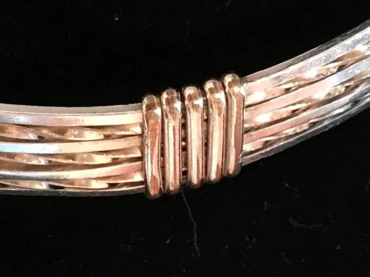 Wire wrapping accent of the Silver and Gold Bracelet