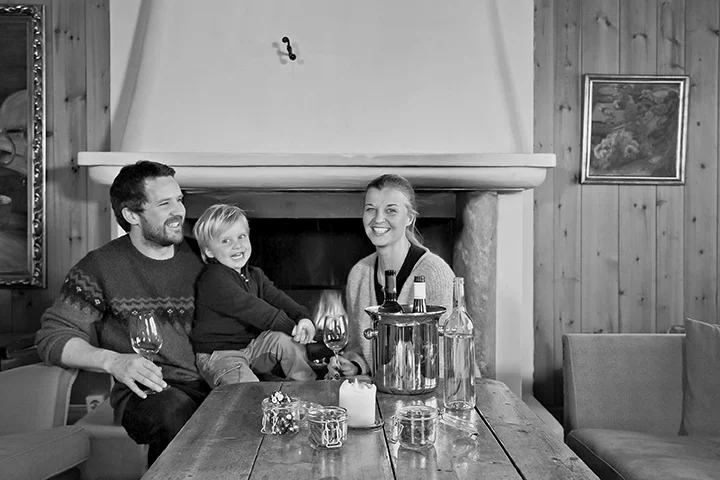 Harahorn familie peisstue sort-hvitt 3.jpg