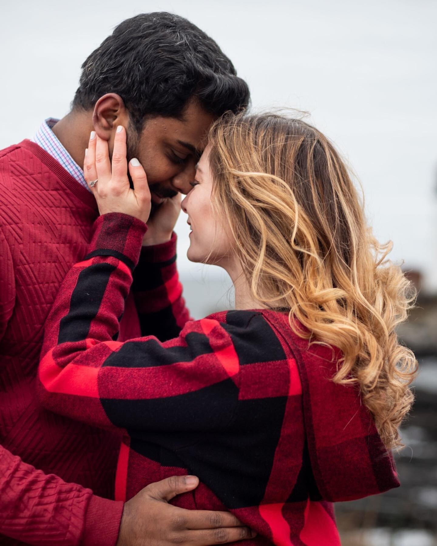 And winter in Maine has arrived❄️ Snuck in this gorgeous engagement just ahead of the storm&hellip;
#lindsaymurphyphotography #maineweddingphotographer #maineelopementphotographer #portlandmaineelopementphotographer #portlandmaineweddingphotographer 