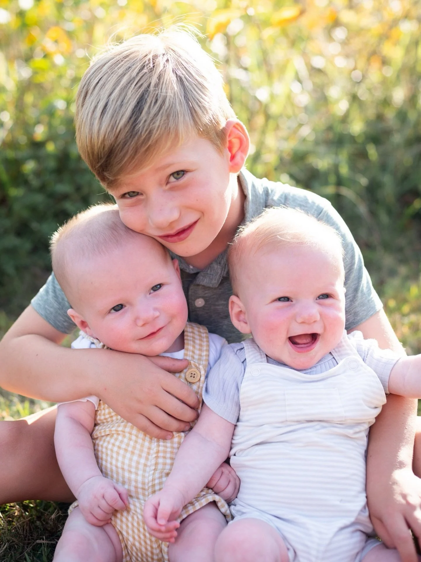 Triple threat! These boys 💛💛💛

Cannot believe how many beautiful sessions from last season I&rsquo;ve yet to post and it&rsquo;s somehow already spring. Bring on the sunshine!

#cumberlandmainephotographer #mainefamilyphotography #portlandmainefam