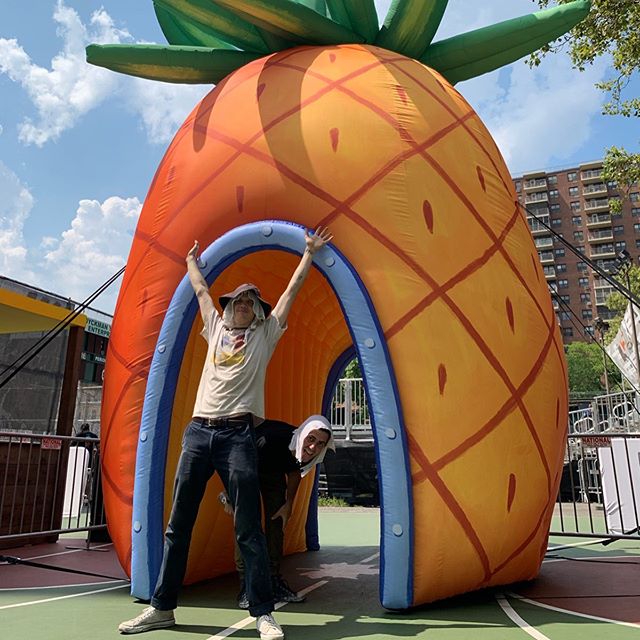 F is for Friends that do stuff together 🙃🍍🏀 had another ball today w @gamesevenmktg for a #Spongebob meets #Nike themed carnival ! ft. clamshell hoops , a &lsquo;goo lagoon&rsquo; dunk tank , &lsquo;chum bucket&rsquo; ball throw &amp; more - all b
