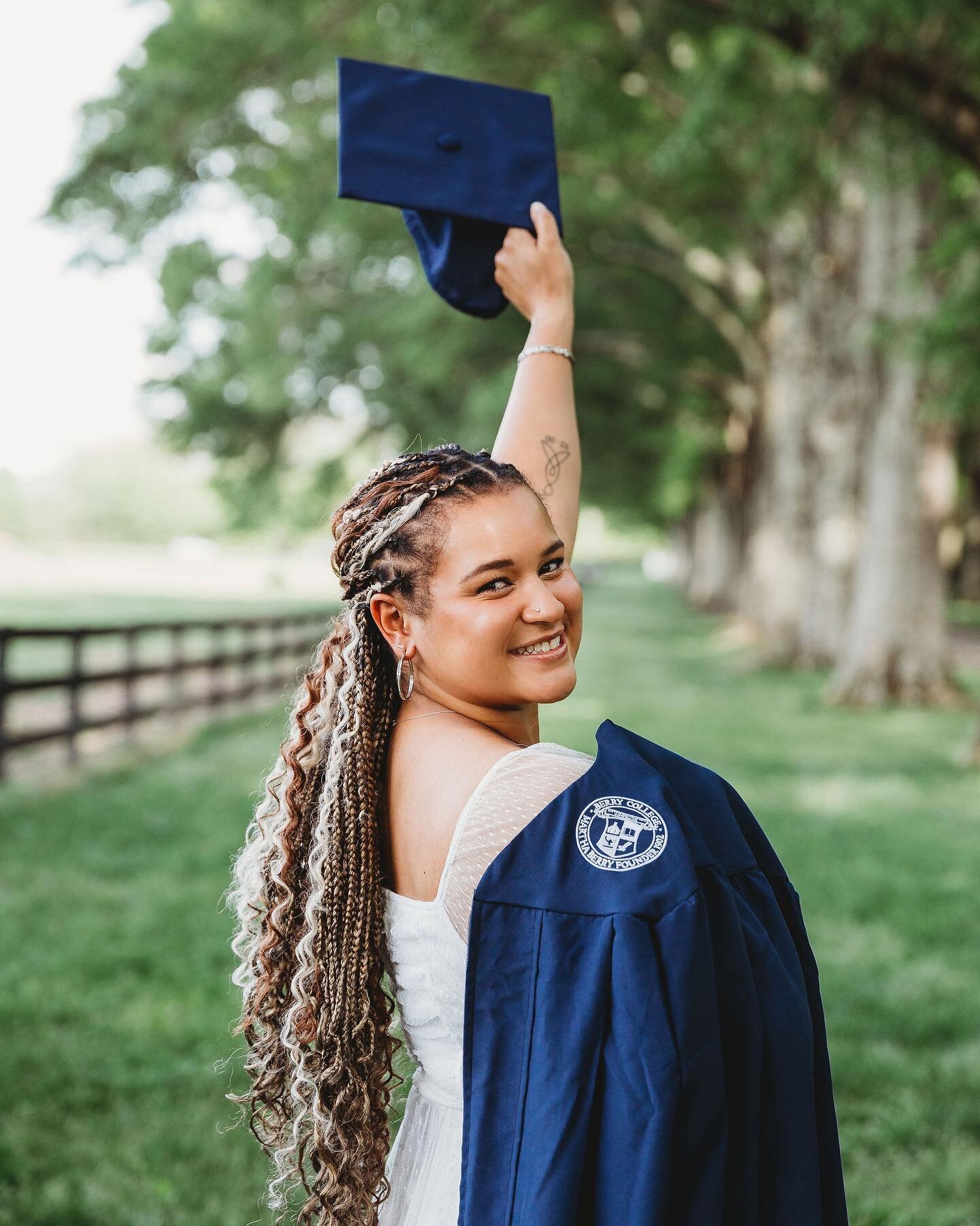 Thank you for such a fun session Alexis! 😍😍😍
#graduationphotoshoot #cartersvillephotographer #collegegrad