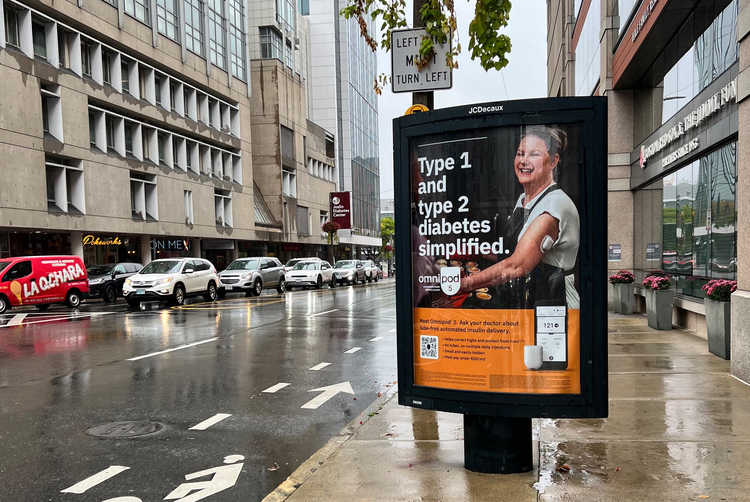 5 OMNIPOD_BUSSHELTER_LifeGetsBigger 2.jpg