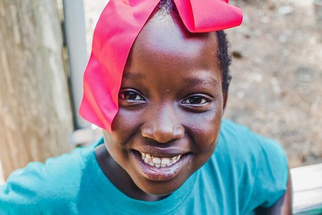 Anyone else smiling because it&rsquo;s Friday? 💖 
#smile #friday #friyay #refugee #refugees #neighbors #community #friends #summer #raleigh #nc #thatallmaythrive