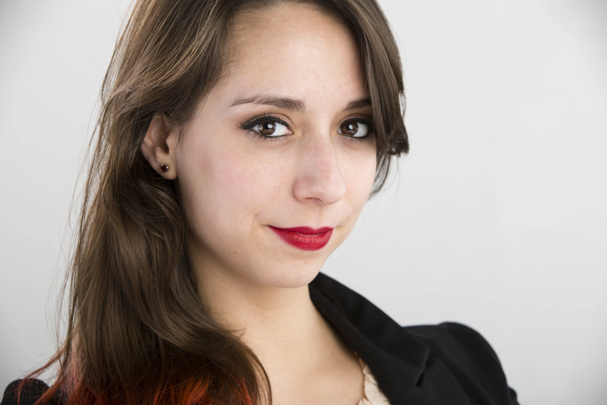 Priscilla Dellazizzo– Chargée de projetLorsqu’elle n’est pas sous le feu des projecteurs dans le domaine de la danse ou du cirque, Priscilla explore les dessous du monde du spectacle dans son travail au sein de l’équipe Cirquantique. Polyvalente et …