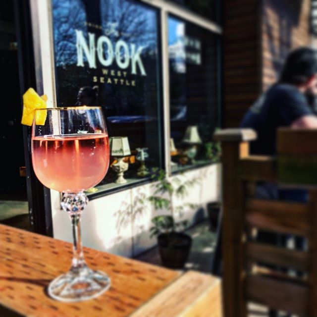 Patio Weather ☀️ and a Huckleberry Bubbles Special. Mmmmm
.
#thenook #thenookseattle #spring #summeriscoming #huckleberry #lemon #bubbles #patio #hideyourkidshideyourwife