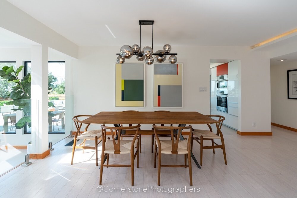 I think the table could have used a centerpiece, but I also love the lines and curves without an interruption. 

#CornerstonePhotographersNV  #SanFranciscoBayArea #EastBay #MidCenturyModern #Architecture #ArchitecturePhotography #RealEstate #RealEsta