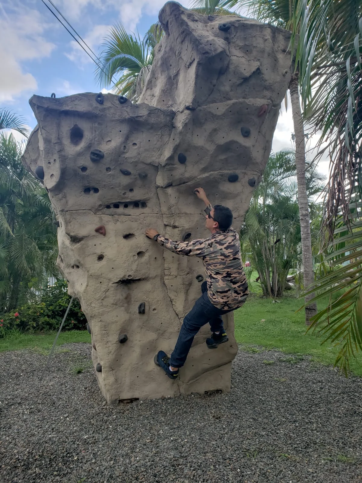 PARED PARA ESCALAR-ALBERGUE OLIMPICO