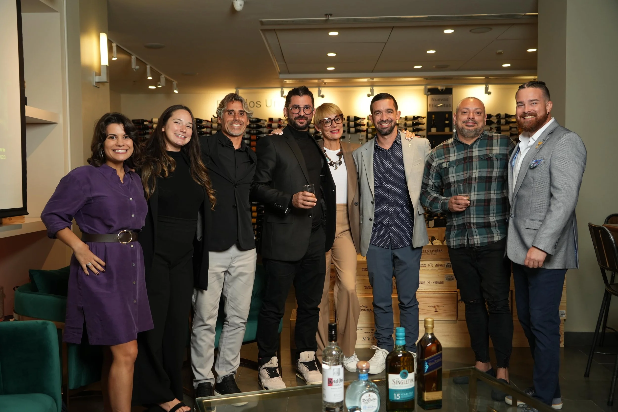 Melissa Arana (Diageo), Gigi Temprano (Ambassador), Michael Norat, Mario Seijo, Brenda Pizarro (Mendez & Co.), Jorge Buch, Edwin Borrero y Hector Ortiz (Ambassador)-min.JPG